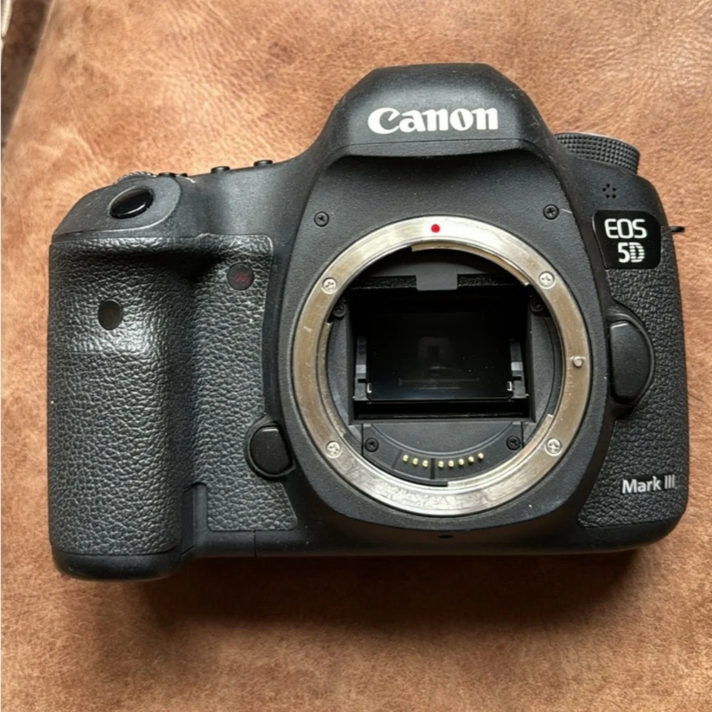 Canon 5D Mark III (Body only)